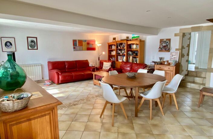 Maison 168m² avec garage, terrasses, dépendance et jardin attenant — photo 3