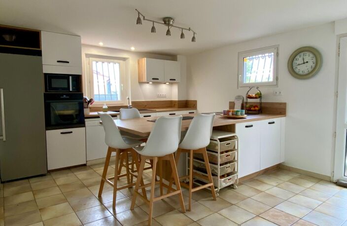 Maison 168m² avec garage, terrasses, dépendance et jardin attenant — photo 4
