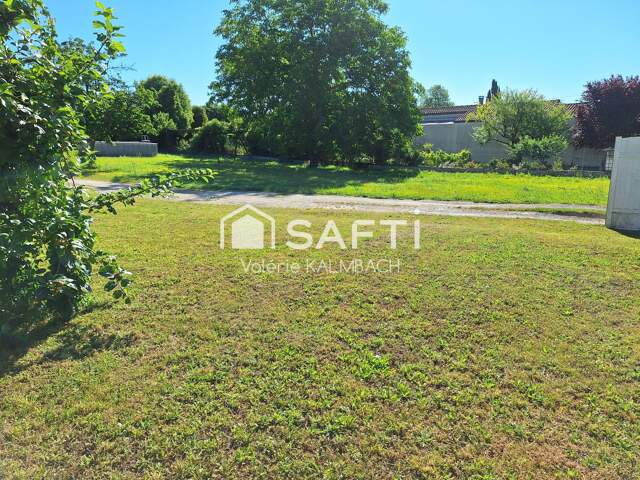 Terrain plat constructible — photo du bien