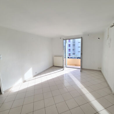 Appartement 4 pièces 890 €