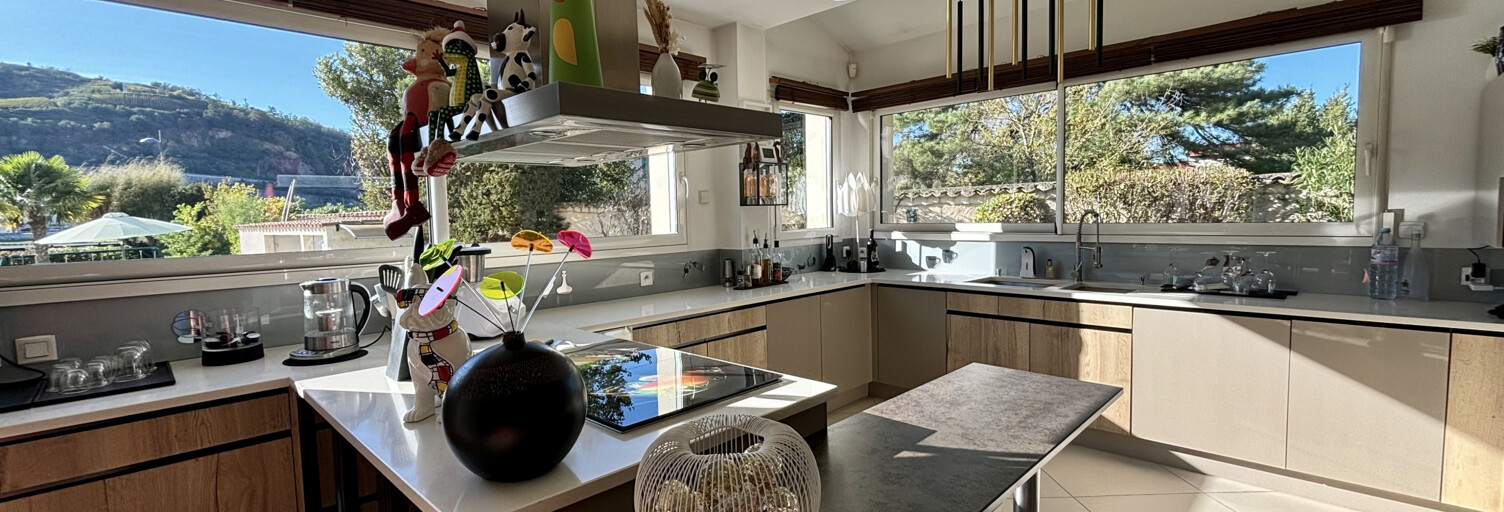 Maison 7 Pièces 331 m² à vendre à Sablons (38550)