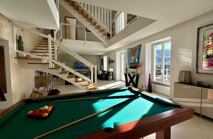 Propriété d'exception avec piscine située en bordure de la V — photo 3