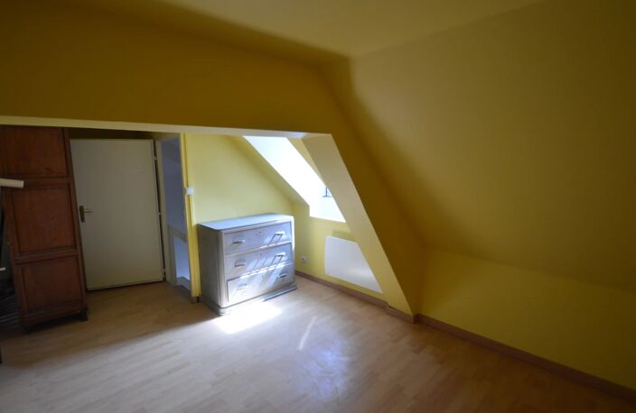 location sur commune ECOMMOY Meublé — photo 2