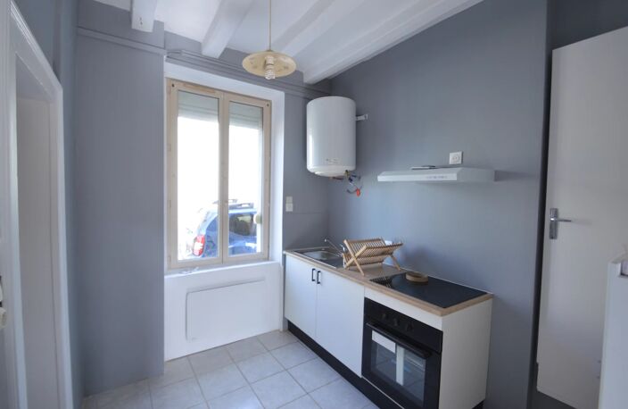 location sur commune ECOMMOY Meublé — photo 5