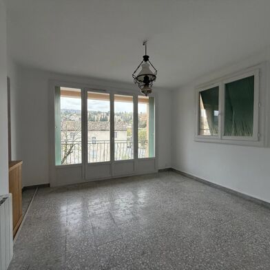 Appartement 3 pièces 700 €
