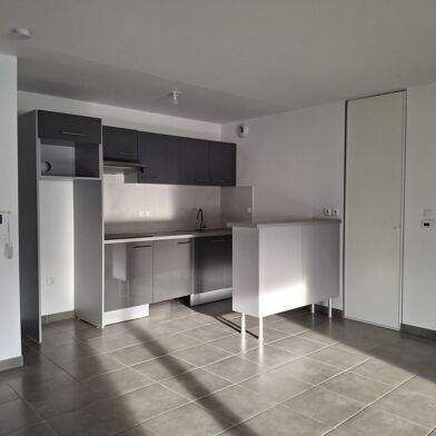 Appartement 3 pièces 886 €