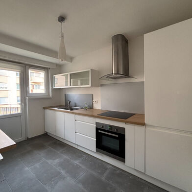 Appartement 3 pièces 871 €