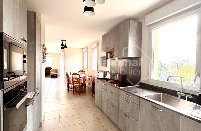 A VENDRE au coeur de Chateauneuf Du Pape dans résidence récente de standing , Appartement t4 de 128 m²  avec grand garage et terrasses — photo 4