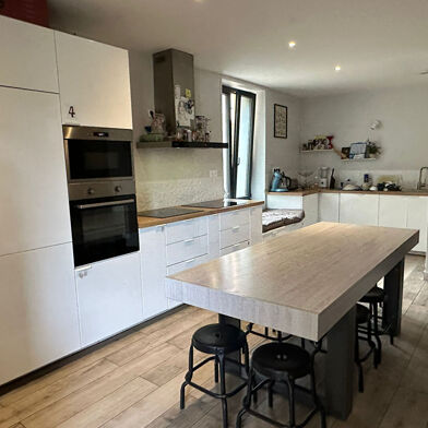 Appartement 9 pièces 550 €