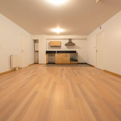 Appartement 3 pièces 870 €