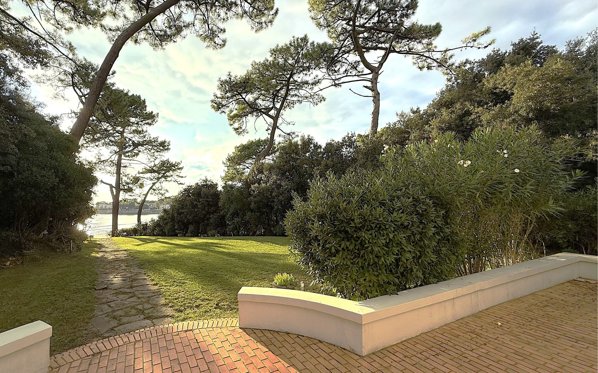 Vaux-sur-Mer Maison 8 pièces 215 m²