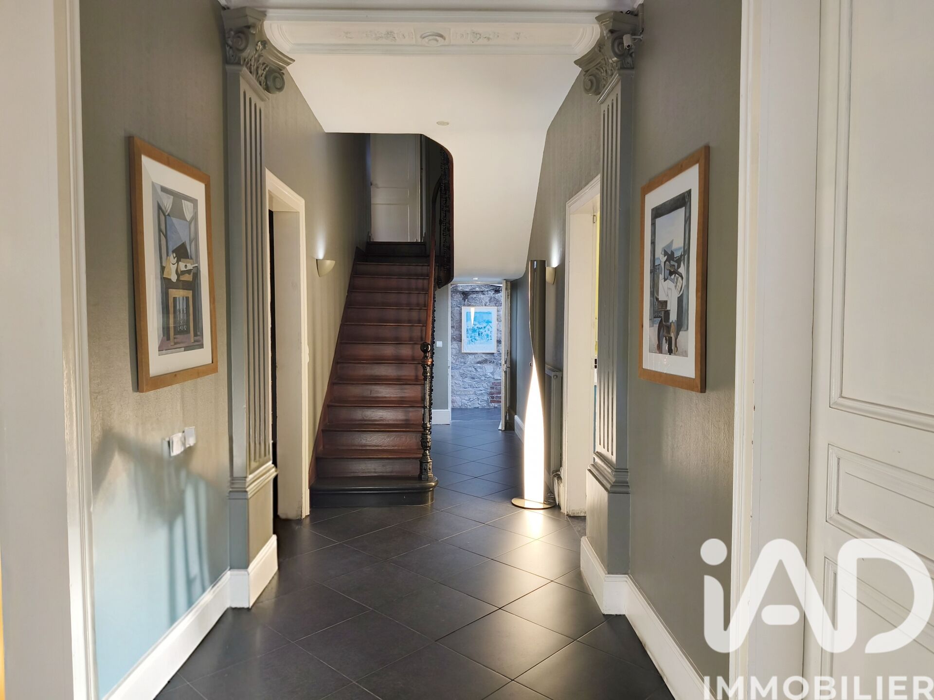 Givet - 223m² - 10p. - 6ch.