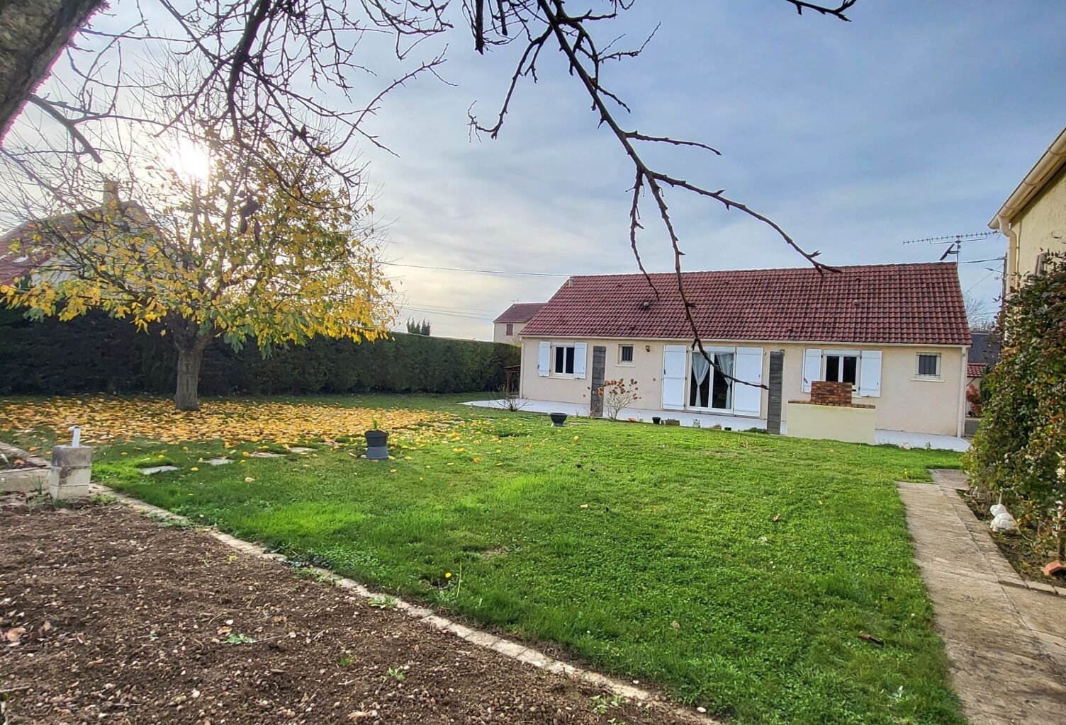 Maison plain-pied, 4 chambres, garage et jardin — photo 1