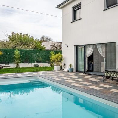 Maison 6 pièces 491920 €