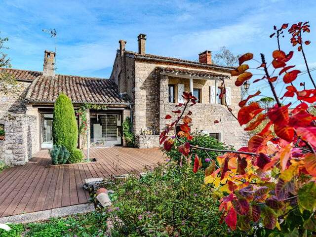 Maison en pierre de 6 pièces principales — photo du bien
