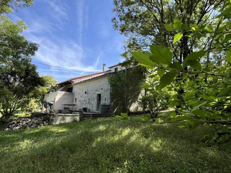 Maison en pierre de 7 pièces principales — photo 1