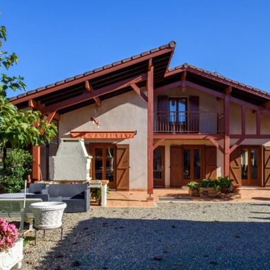 Maison 8 pièces 302000 €