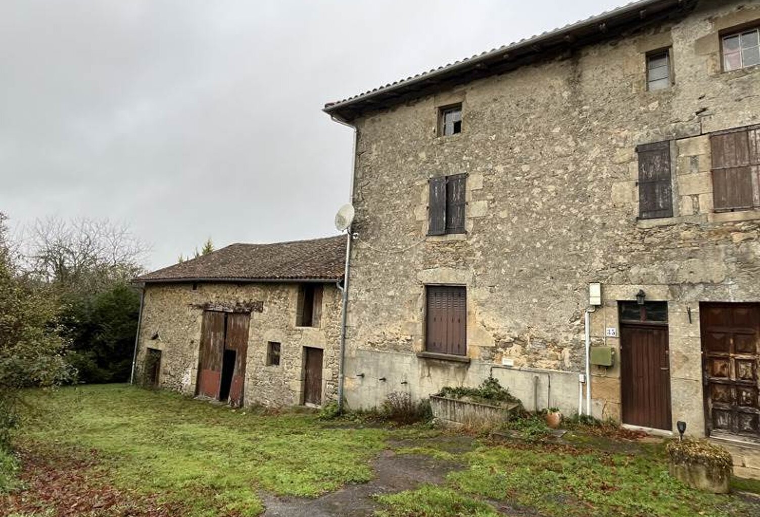 Maison en pierre de 4 pièces principales — photo 1