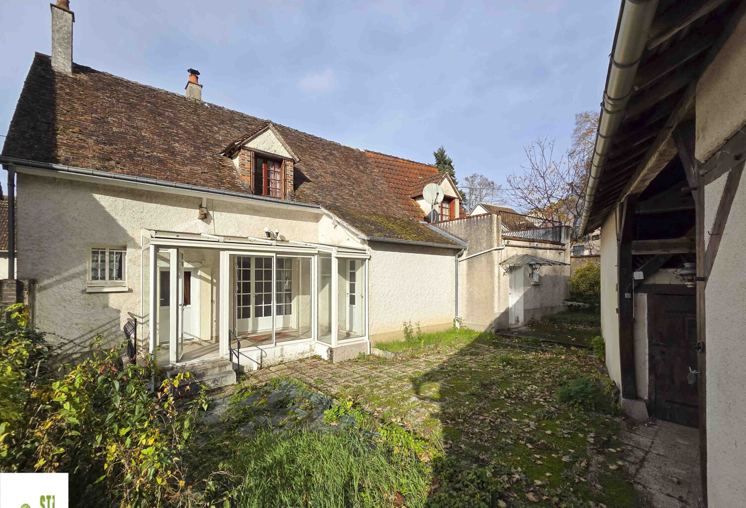 Maison de ville avec dépendances — photo 1