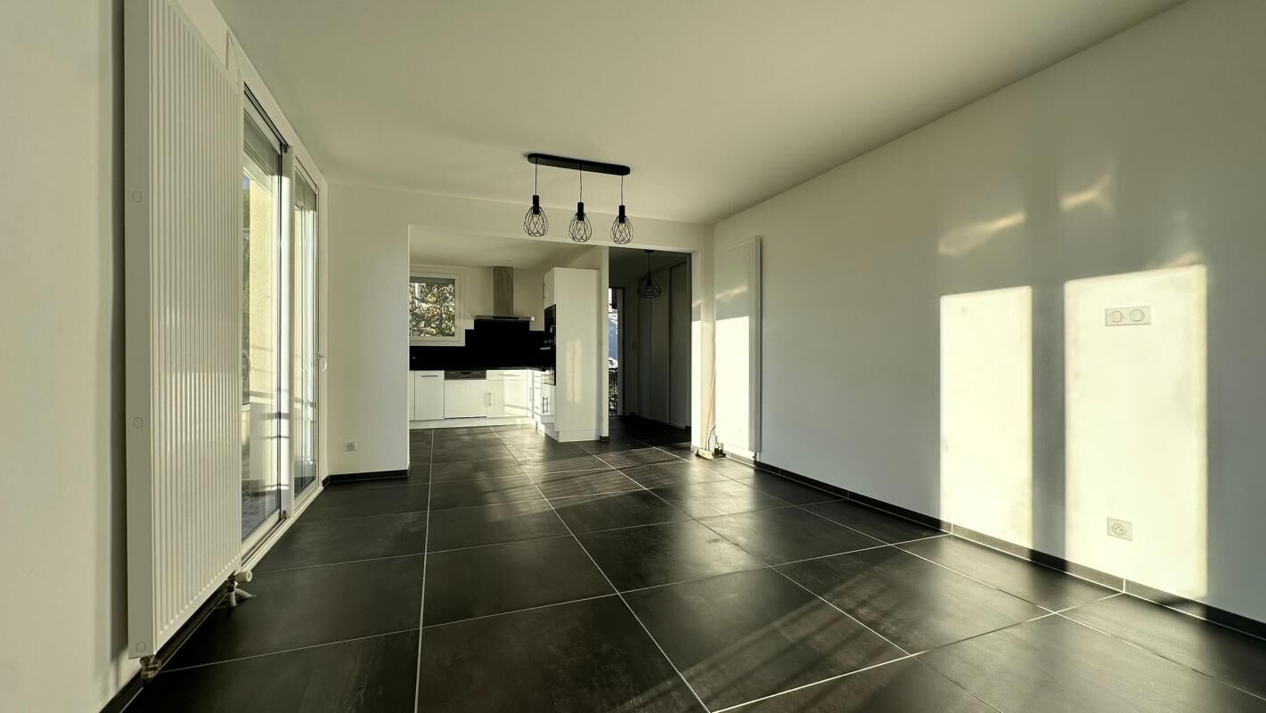 Villa / Maison  T7 à vendre Monastère (Le) 12000