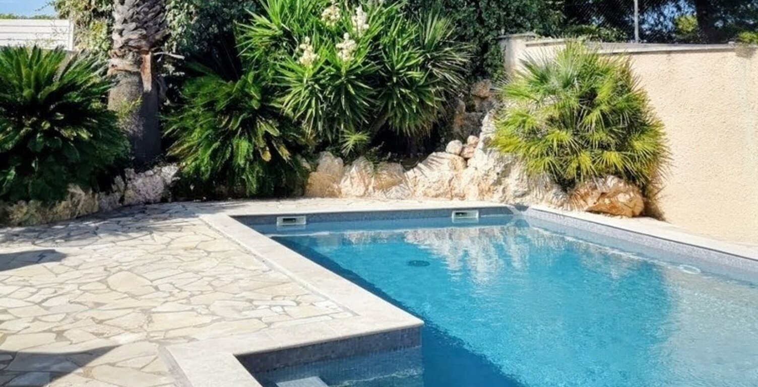 GRANDE MAISON RENOVEE AVEC APPARTEMENT T2 INDEPENDANT ET PISCINE — photo 1