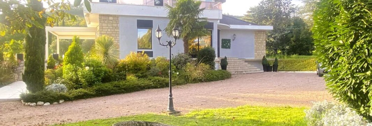 Maison 11 Pièces 288 m² à vendre à Gannat (03800)