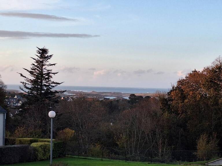 Appartement avec terrasse et vue mer lointaine — photo 1