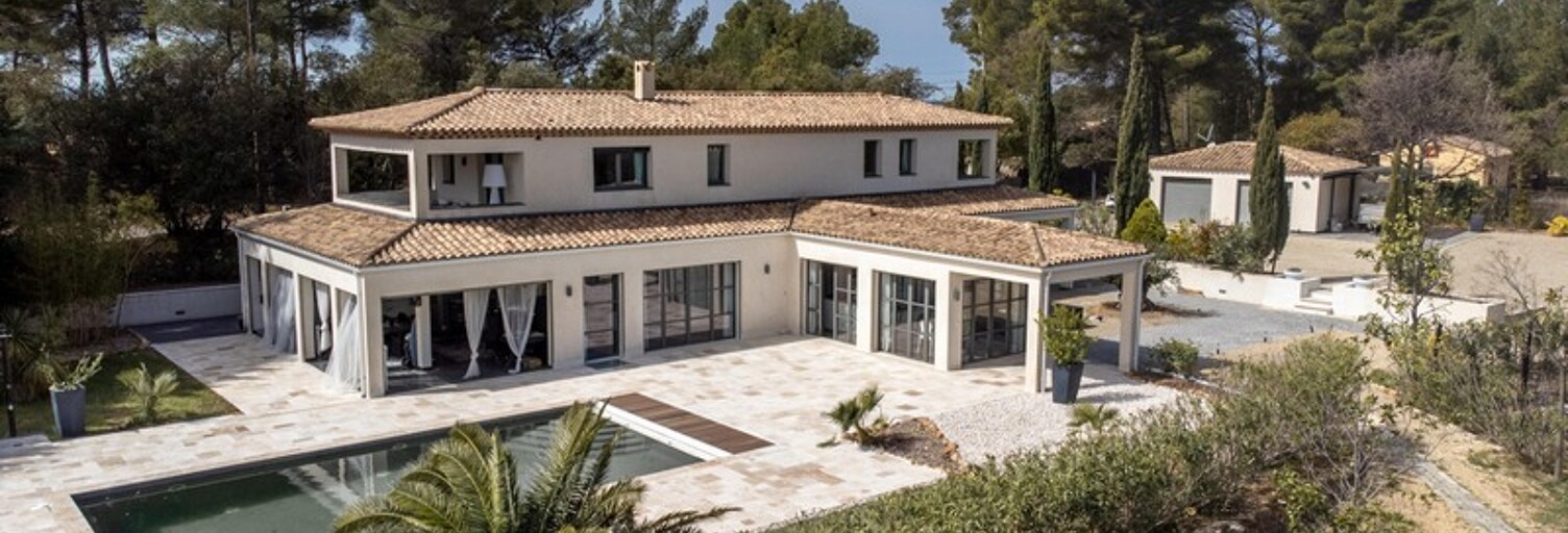 Maison 10 Pièces 400 m² à vendre à Tourtour (83690)