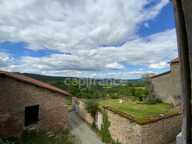 A CERVIERES (42). Maison de village de 65 M2 avec son garage attenant — photo 2