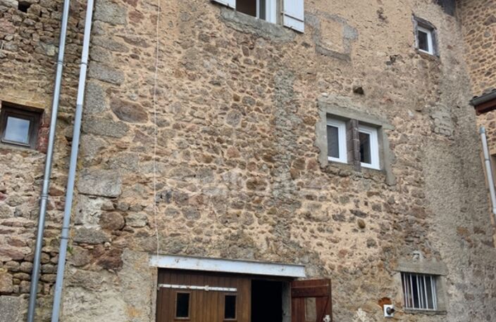 A CERVIERES (42). Maison de village de 65 M2 avec son garage attenant — photo 5