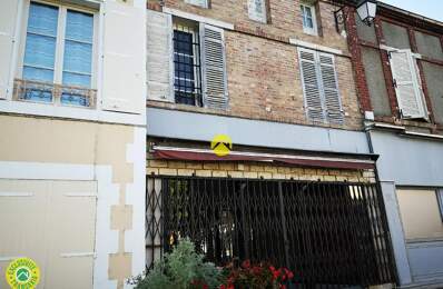 Immeuble avec boutique — photo du bien