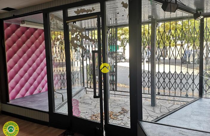 Immeuble avec boutique — photo 2