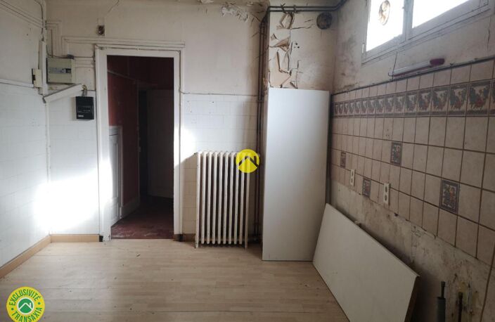 Immeuble avec boutique — photo 4