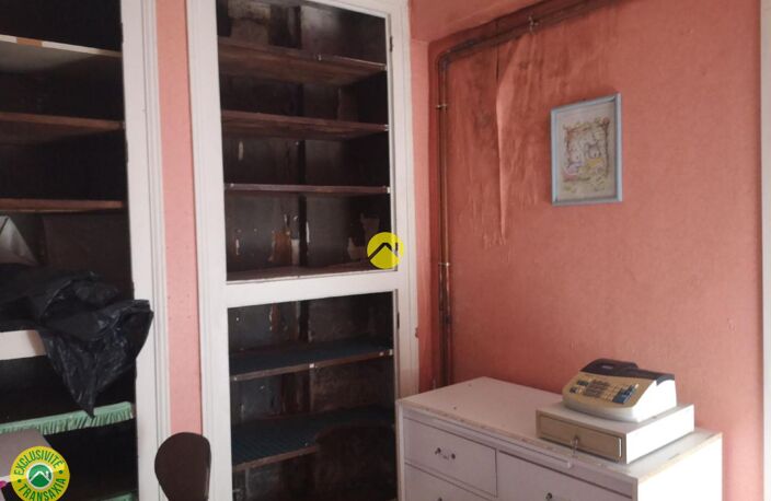 Immeuble avec boutique — photo 5
