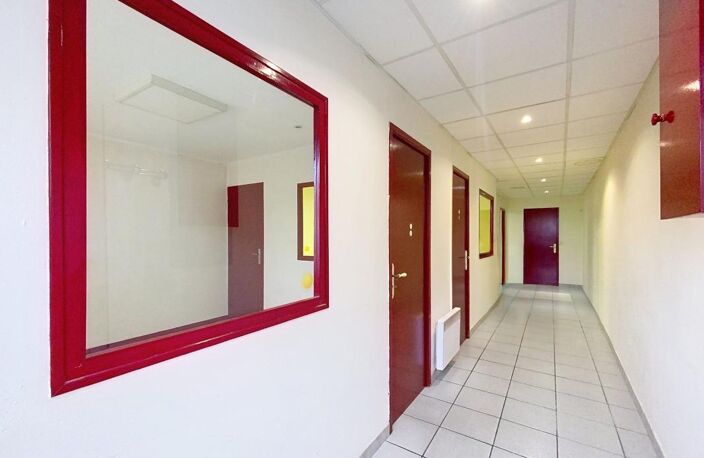 A Cenon - Local professionnel de 52 m² — photo 5