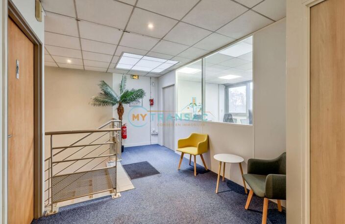 Saint-Thibault-des-Vignes A LOUER local de 1 998m² — photo 5