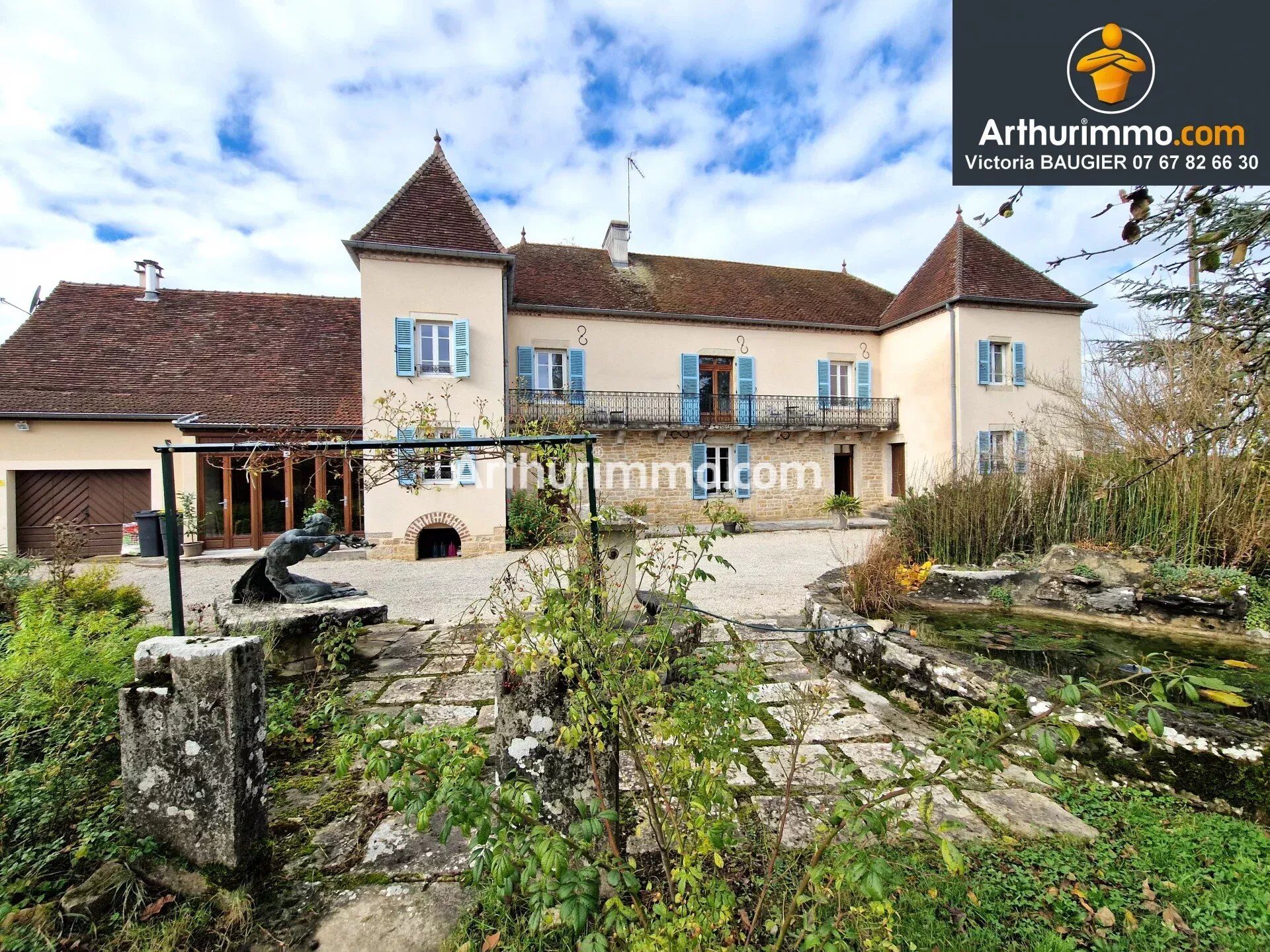 Maison 10 pièces 252 m² · à Savigny-en-Revermont · 252 m² · 440 000 €