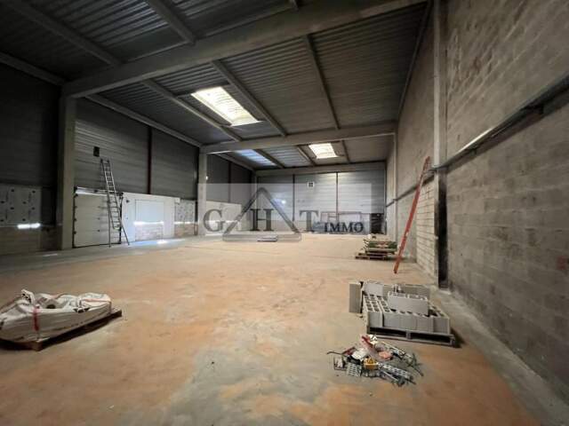ENTREPOT BUREAUX 600M2 A VENDRE CHENNEVIERES SUR MARNE — photo du bien