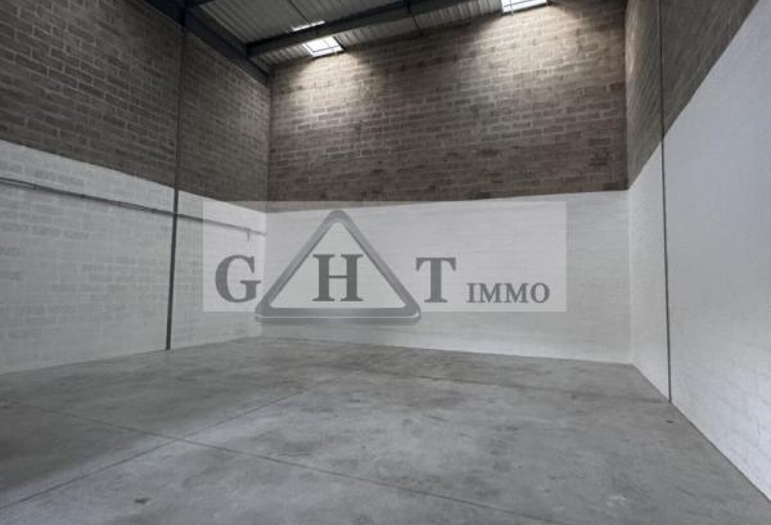ENTREPOT 233 M² A LOUER BUSSY SAINT MARTIN — photo 1