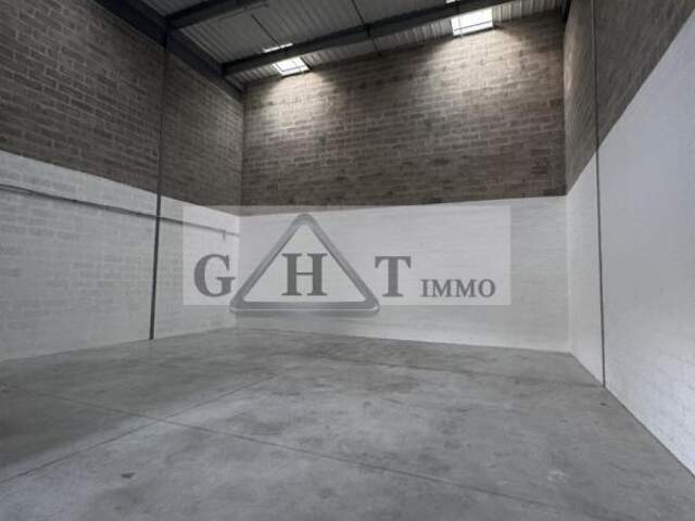 ENTREPOT 233 M² A LOUER BUSSY SAINT MARTIN — photo du bien