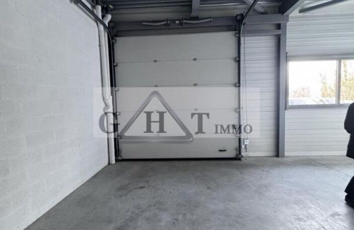ENTREPOT 233 M² A LOUER BUSSY SAINT MARTIN — photo 2