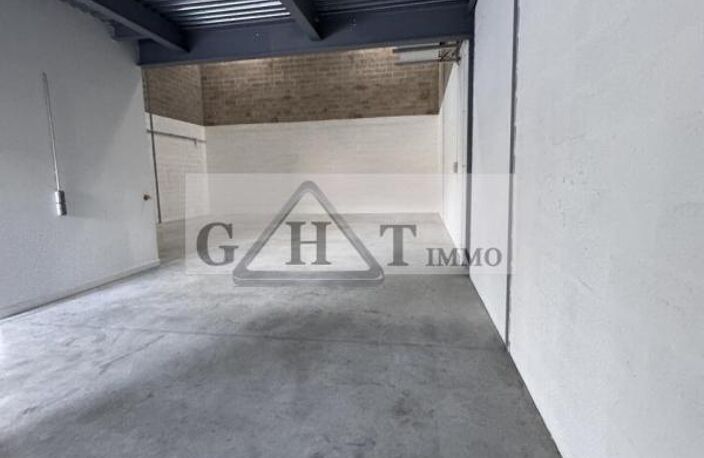 ENTREPOT 233 M² A LOUER BUSSY SAINT MARTIN — photo 3