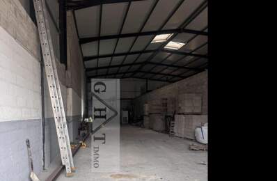 ENTREPOT 250 M² A LOUER SANTENY — photo du bien