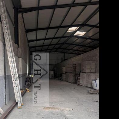 Local industriel  4200 €