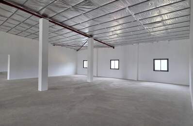 A LOUER LOCAL 600M² au 1er étage d'un bâtiment à ST SUZANNE — photo du bien