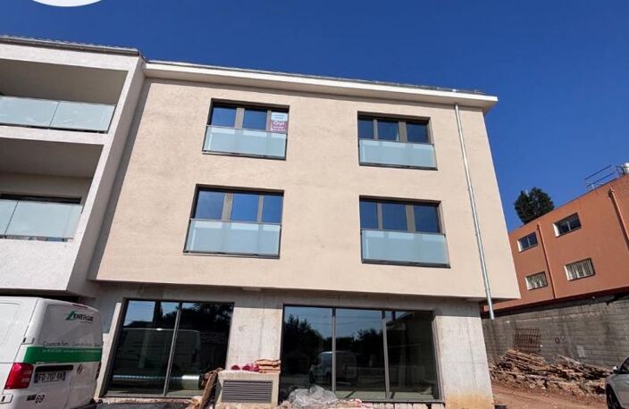 IMMEUBLE NEUF SANARY-SUR-MER. Local à usage de bureau ou commercial. Loyer HT — photo 4