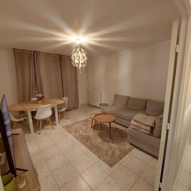 Appartement 3 pièces 1050 €