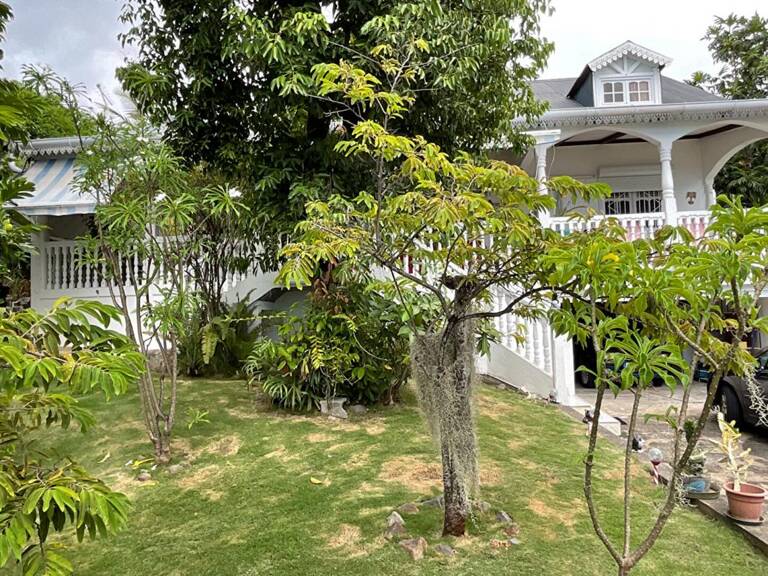 Maison Basse Terre 4 pièce(s) 155 m2 - Vue mer — photo 1