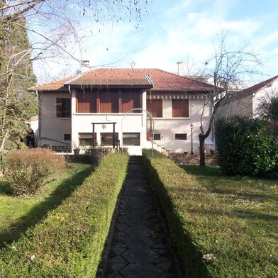 Maison 5 pièces 1538 €