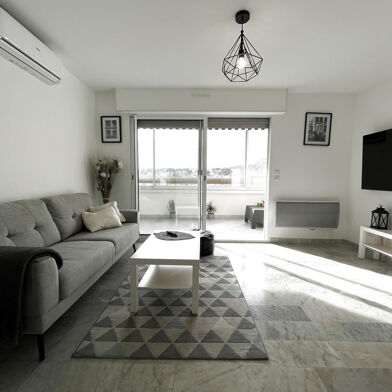 Appartement 3 pièces 923 €